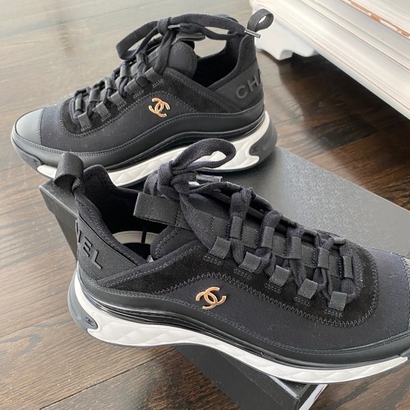 CHANEL LOW-TOP SNEAKERS - Picture 4 of 12